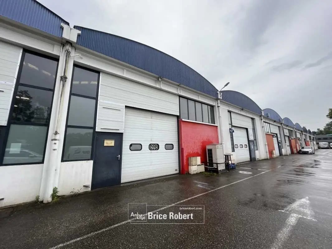 Office in Genay for lease Building Photo- Image 1 of 6