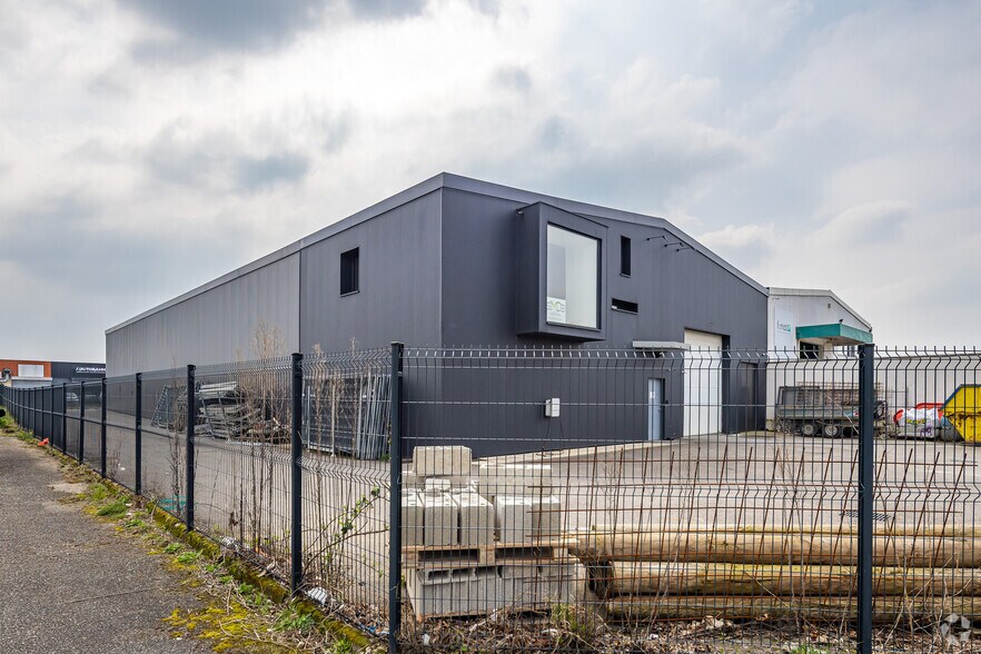 Flex in Corbas for lease - Building Photo - Image 2 of 2