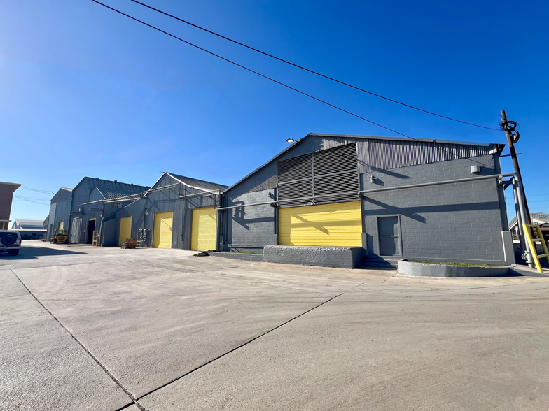 2915 S Zarzamora St, San Antonio, TX for lease - Building Photo - Image 1 of 9