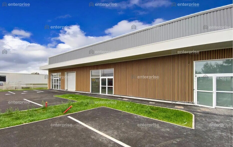 Retail in Fitz-James for lease - Building Photo - Image 3 of 6