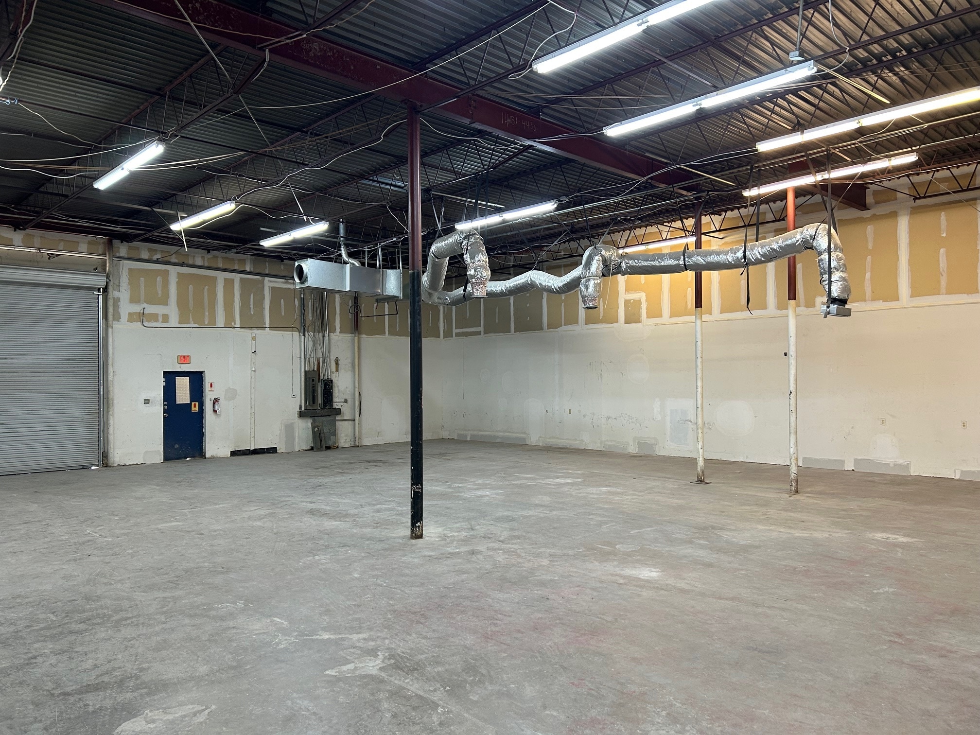 2734 W Kingsley Rd, Garland, TX for lease Interior Photo- Image 1 of 3