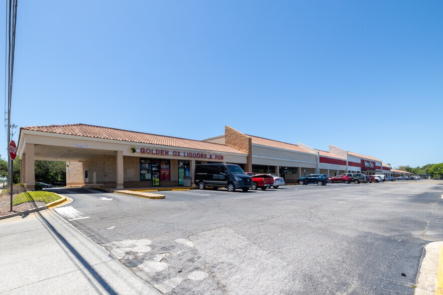 1531 Monument Rd, Jacksonville, FL for lease - Primary Photo - Image 2 of 6
