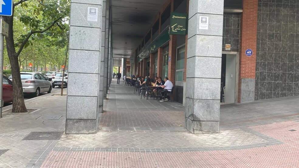 Retail in Madrid, Madrid for lease - Building Photo - Image 2 of 3