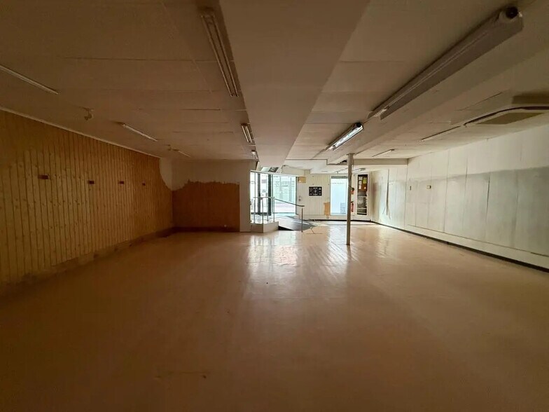 Flex in Bourg-en-Bresse for lease - Interior Photo - Image 2 of 4