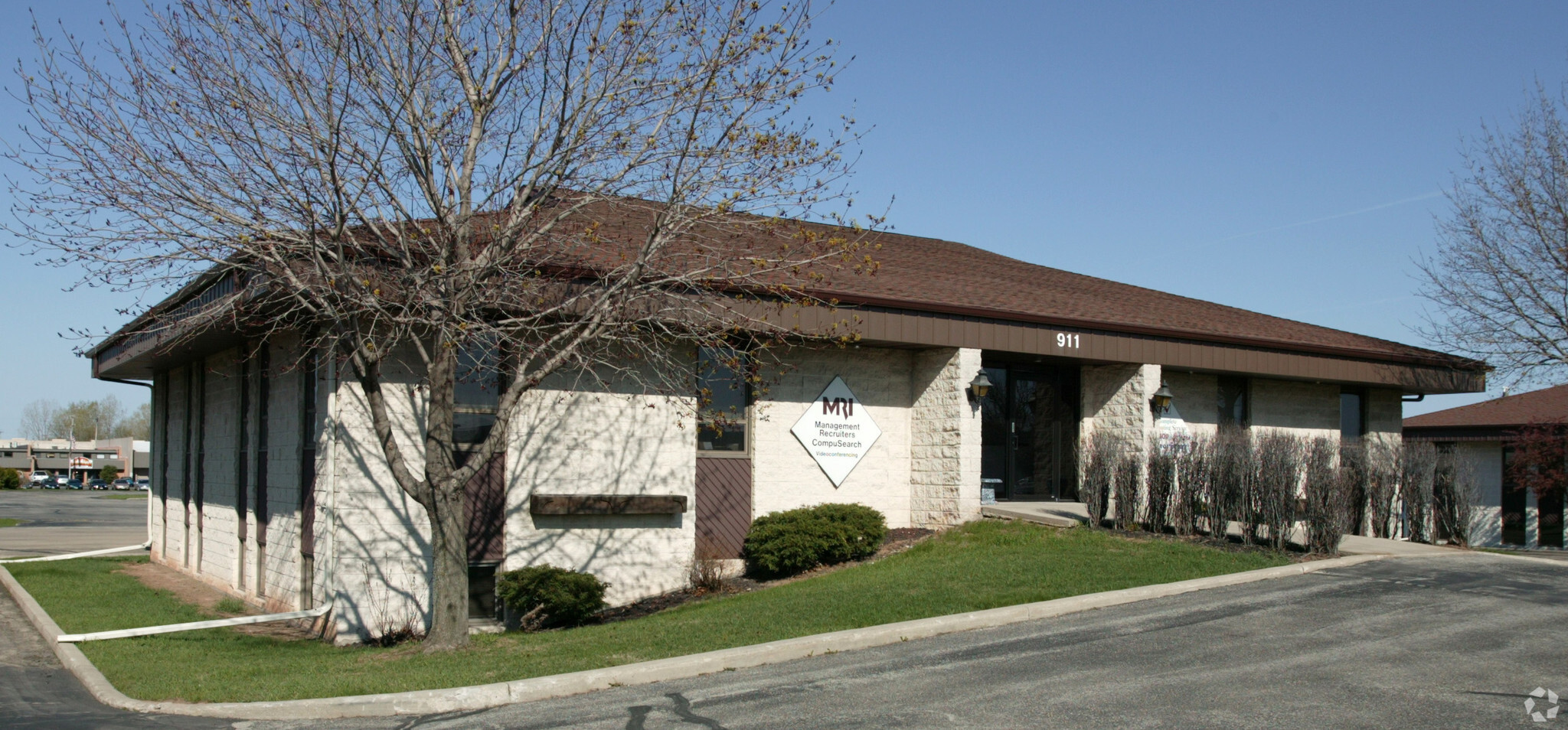 911 N Lynndale Dr, Appleton, WI for lease Primary Photo- Image 1 of 2