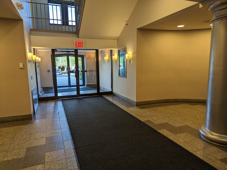 210 N Central Ave, Hartsdale, NY for lease - Interior Photo - Image 3 of 20