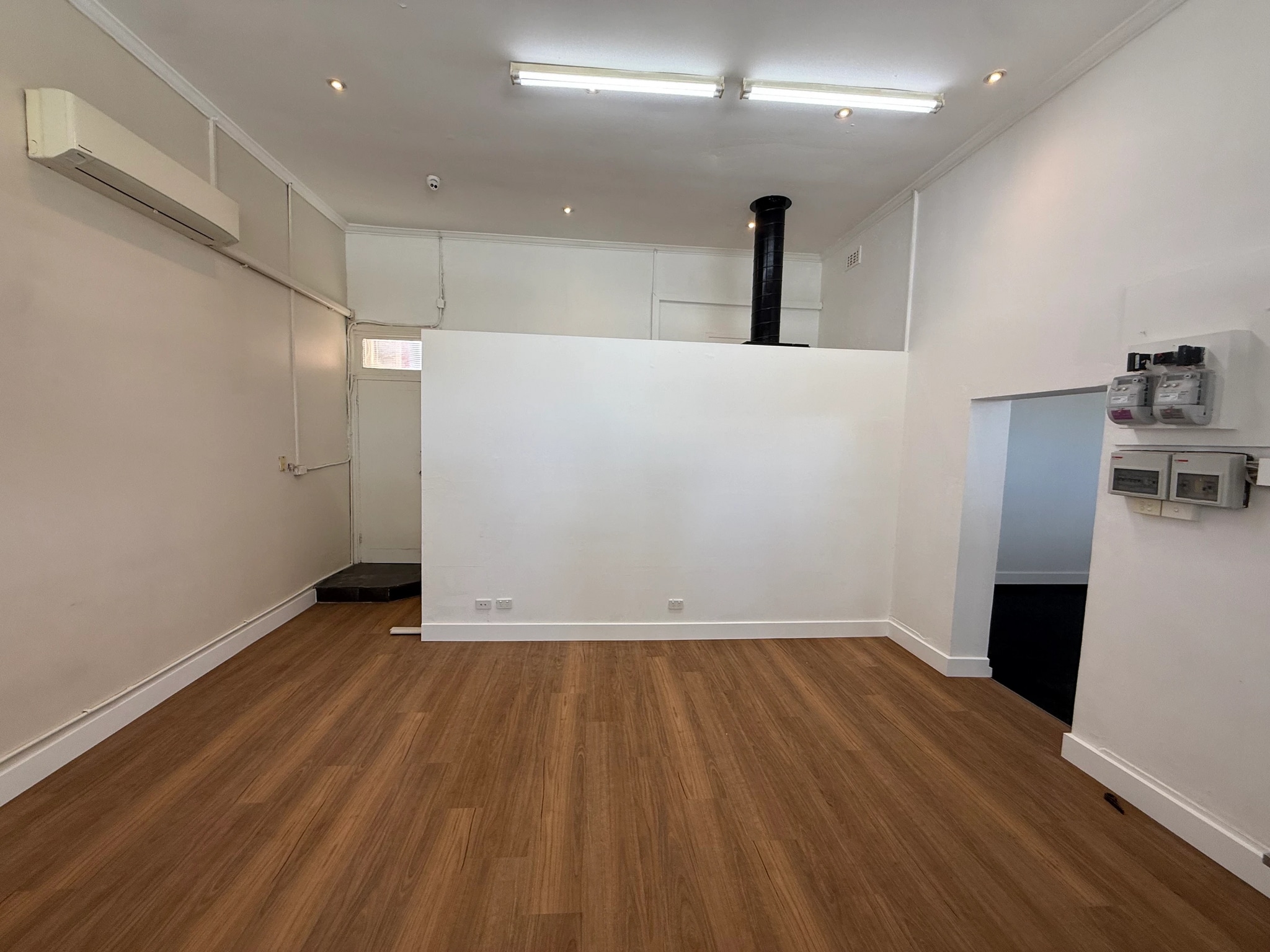 214 Broadway, Reservoir for lease Interior Photo- Image 1 of 3