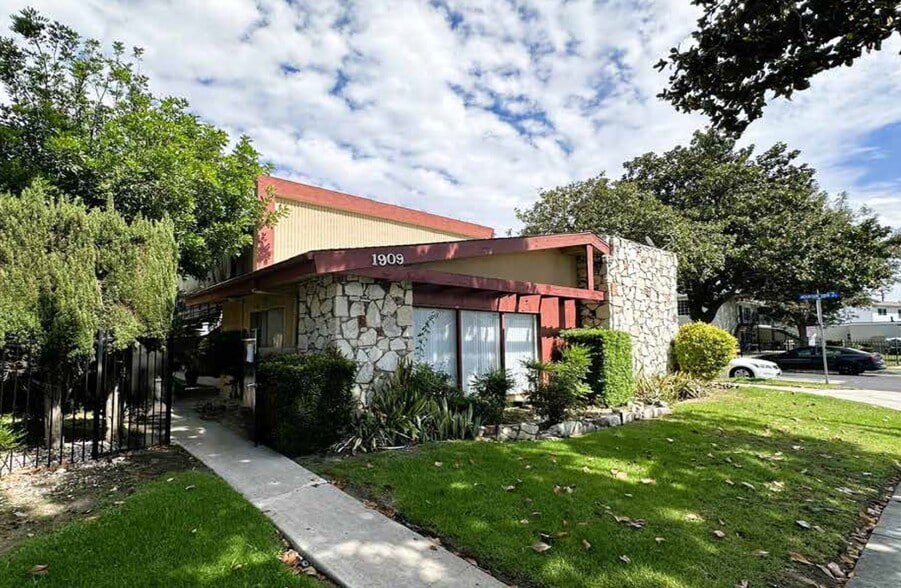 1909 E Wilshire Ave, Fullerton, CA for sale - Building Photo - Image 1 of 15