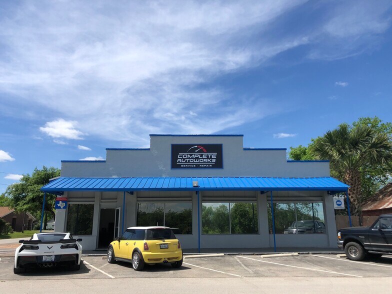 218 S Front St, Kyle, TX 78640