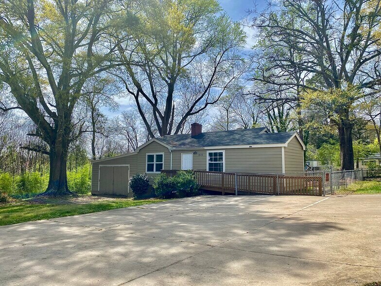 1515 Danielsville Rd, Athens, GA 30601 1515 Danielsville Rd.