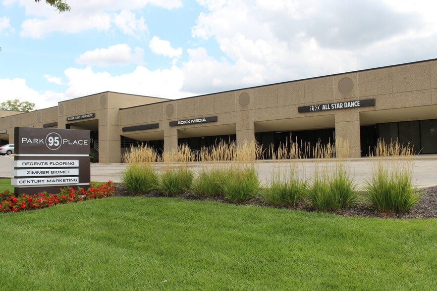 14631-14651 W 95th St, Lenexa, KS for lease - Building Photo - Image 3 of 29