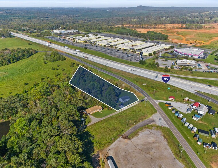 102 Forestdale Dr, Gaffney, SC for sale - Building Photo - Image 2 of 9