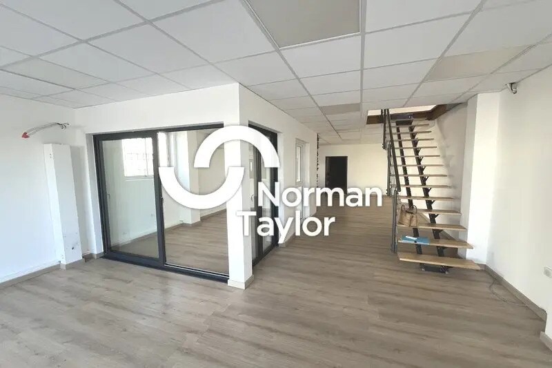 Flex in Mauguio for lease Interior Photo- Image 1 of 7