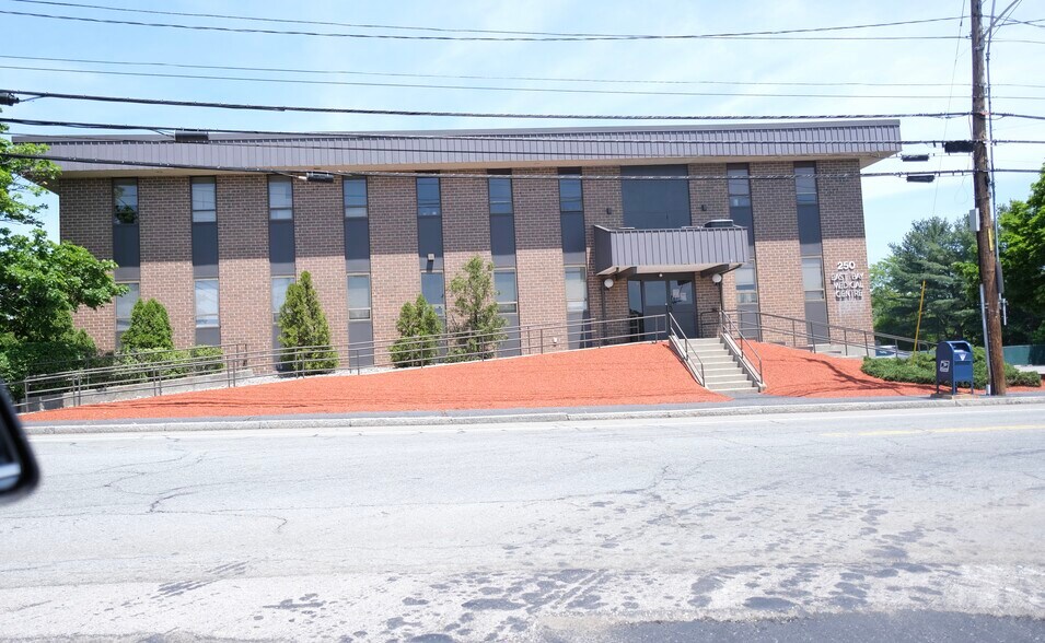 250 Wampanoag Trl, Riverside, RI for sale - Building Photo - Image 1 of 1