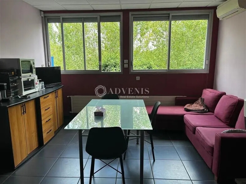 Flex in Saint-Pierre-des-Corps for lease - Building Photo - Image 3 of 7