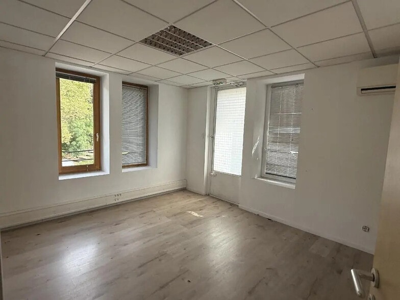2 Boulevard Antoine De Saint-Exupéry, Lyon for lease - Interior Photo - Image 2 of 4