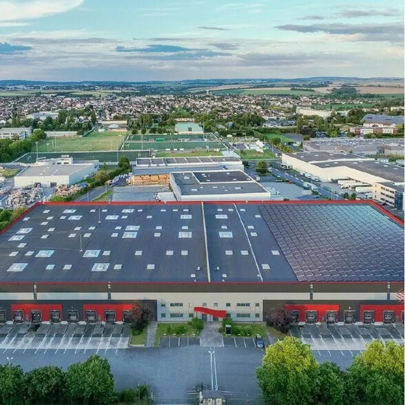 Industrial in Goussainville for lease - Building Photo - Image 1 of 25