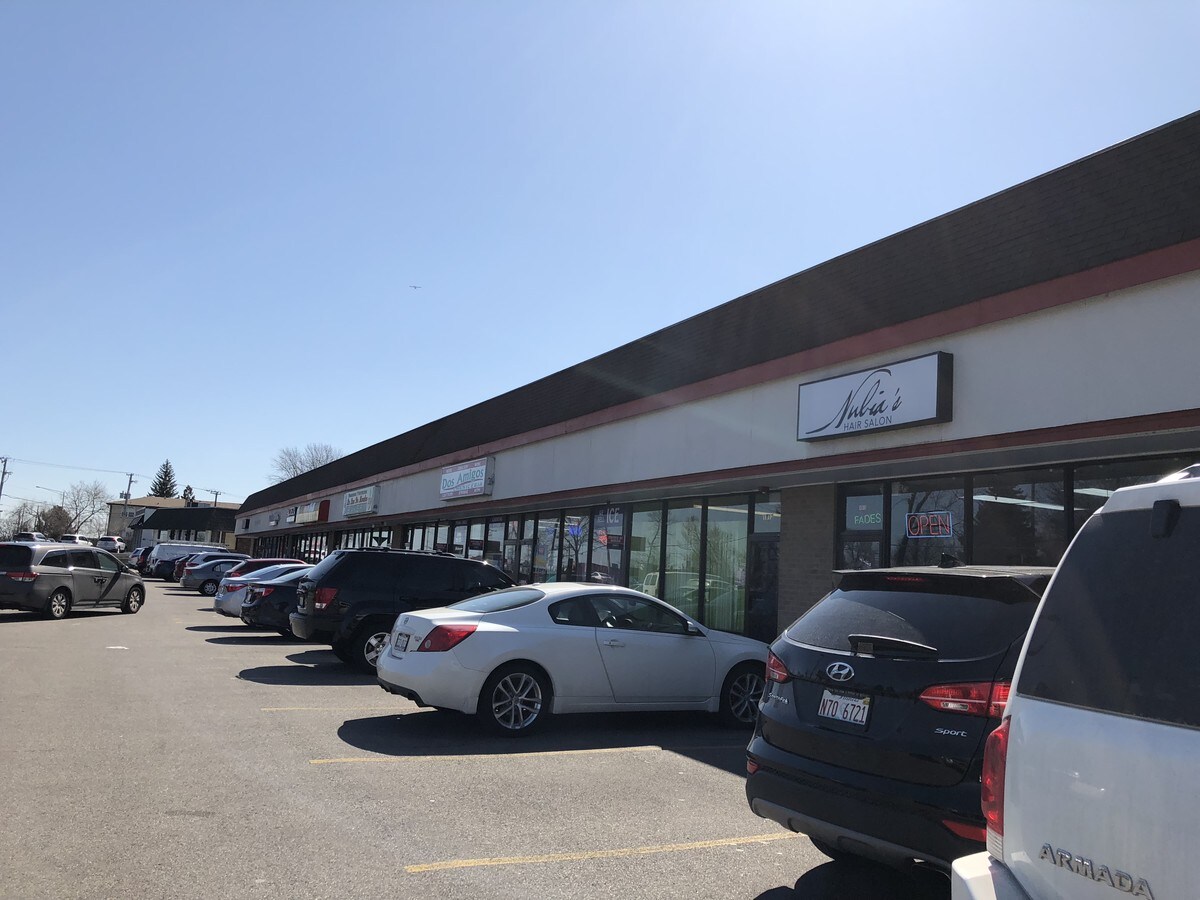 18041816 Irving Park Rd, Hanover Park, IL 60133