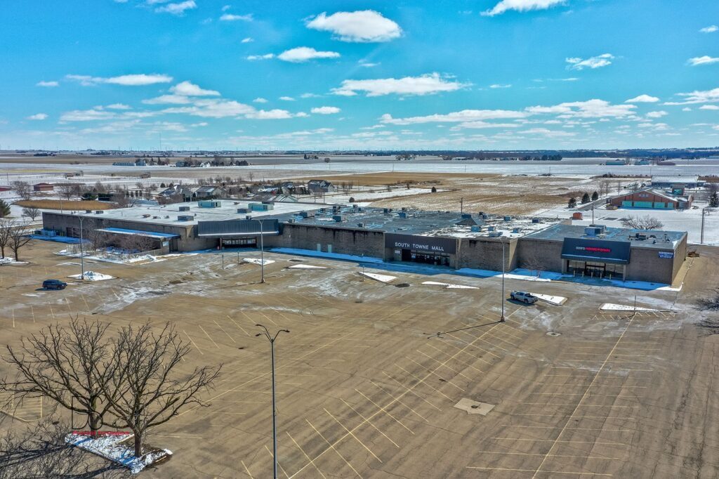 Retail in Ottawa, IL for sale Aerial- Image 1 of 1