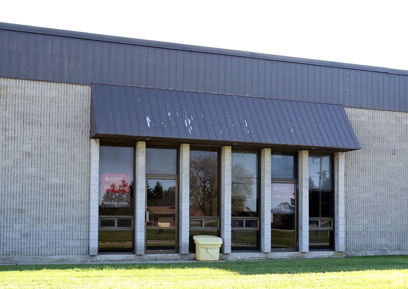 1540 Fanshawe Park Rd W, London, ON for lease - Building Photo - Image 2 of 5