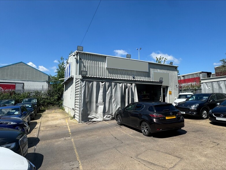 712 London Rd, Grays for lease - Building Photo - Image 1 of 2