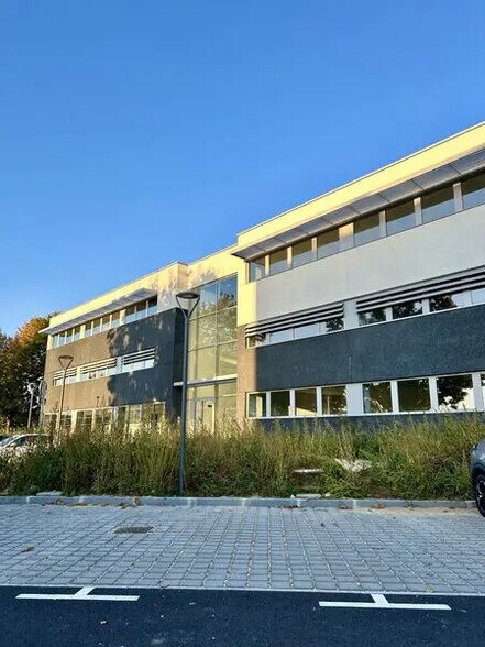 Office in Mont-Saint-Aignan for lease - Building Photo - Image 3 of 15