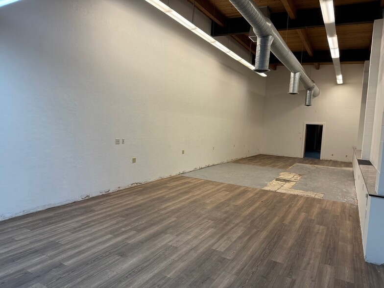 439-455 W 11th Ave, Eugene, OR for lease - Building Photo - Image 3 of 13