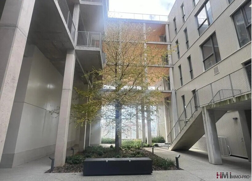 Flex in Rouen for sale - Building Photo - Image 2 of 4