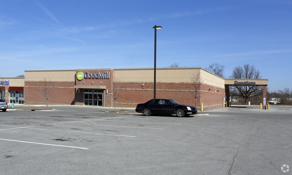 2930 E 38th St, Indianapolis, IN for lease - Primary Photo - Image 3 of 3