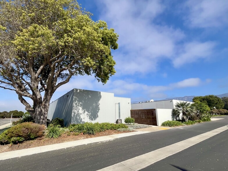 6395 Cindy Ln, Carpinteria, CA for lease - Building Photo - Image 2 of 17