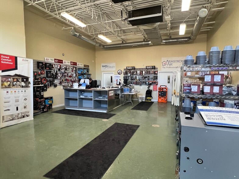 102 Fairview Park Dr, Elmsford, NY for lease - Building Photo - Image 3 of 23