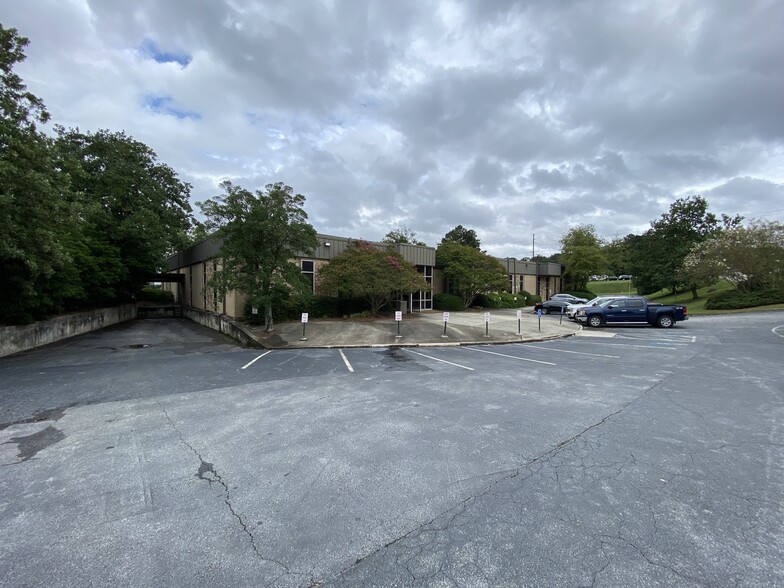 215 Marvin Miller Dr SW, Atlanta, GA for lease - Building Photo - Image 1 of 13