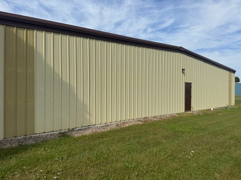 1434 Progress Ln, Omro, WI for lease - Building Photo - Image 3 of 33