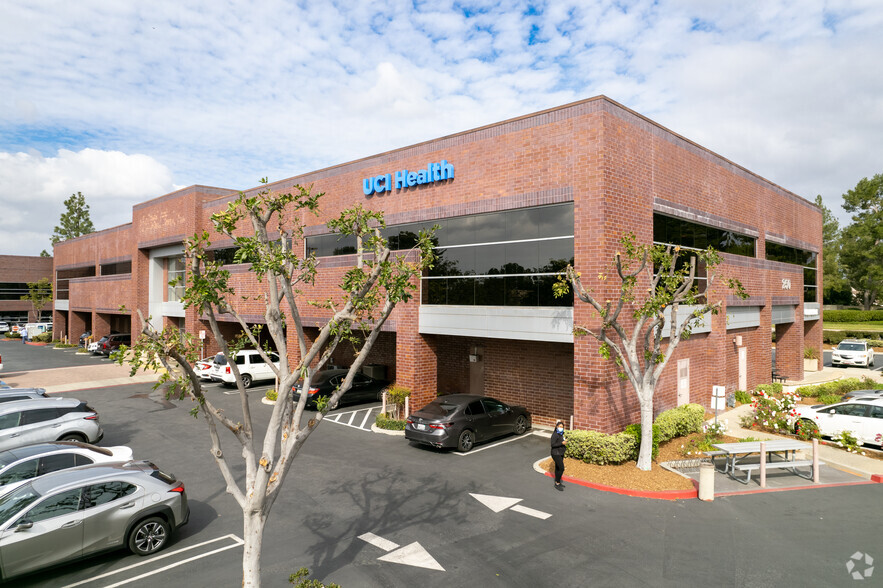 250 E Yale Loop, Irvine, CA for lease - Building Photo - Image 1 of 13