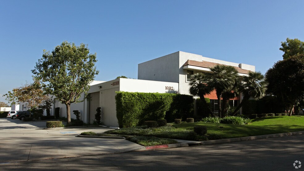 16912-16920 Gridley Pl, Cerritos, CA for sale - Primary Photo - Image 1 of 1