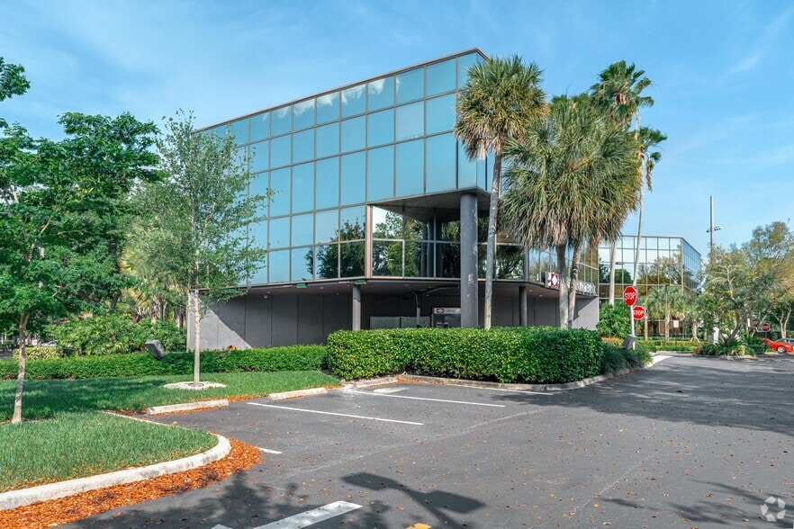 300 S Pine Island Rd, Plantation, FL for lease - Building Photo - Image 2 of 12