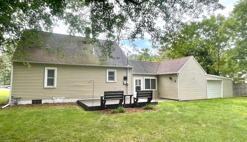 844 Broadway St N, Menomonie, WI for sale - Building Photo - Image 2 of 35