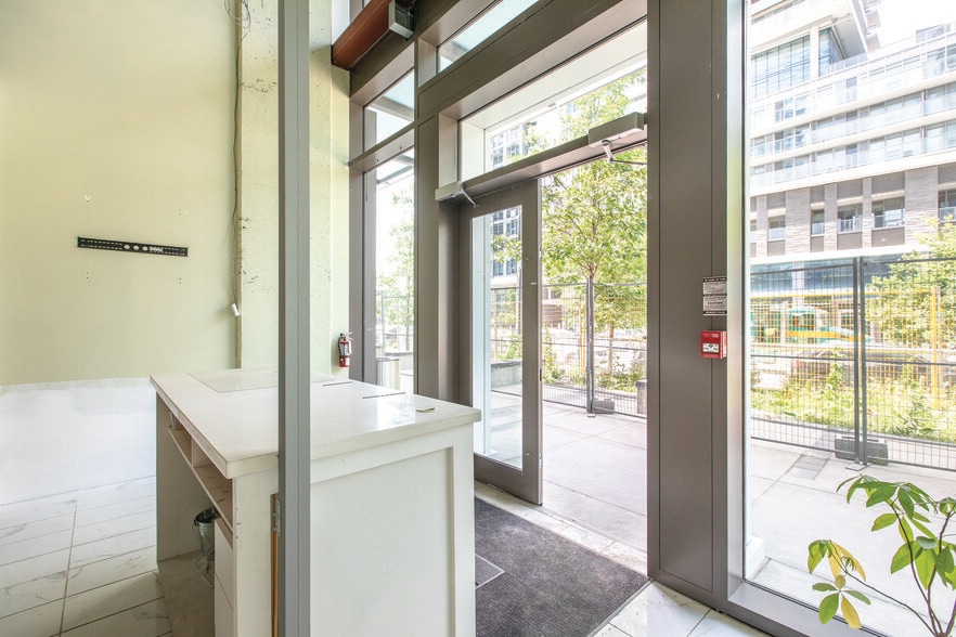 99 Esther Shiner Blvd, Toronto, ON for lease - Building Photo - Image 3 of 5