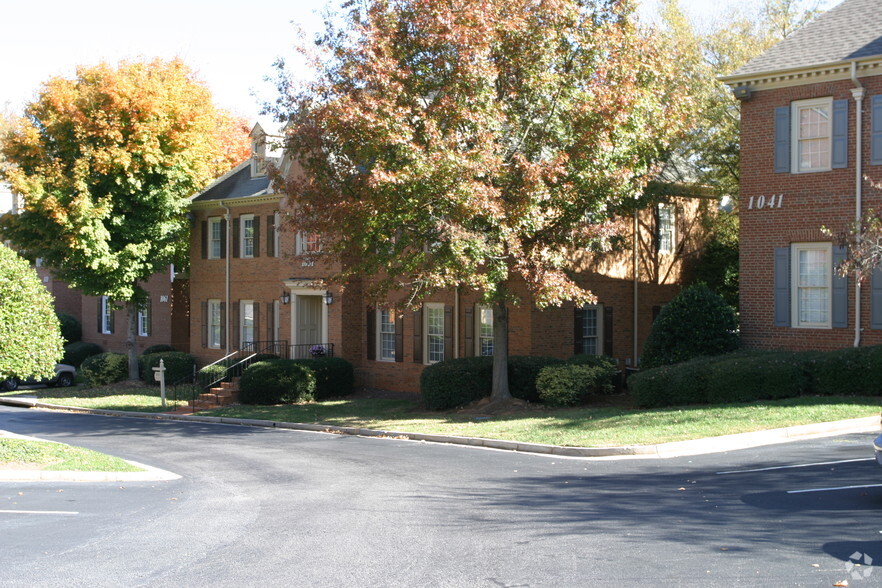 1051 Cambridge Sq, Alpharetta, GA for lease - Building Photo - Image 3 of 6