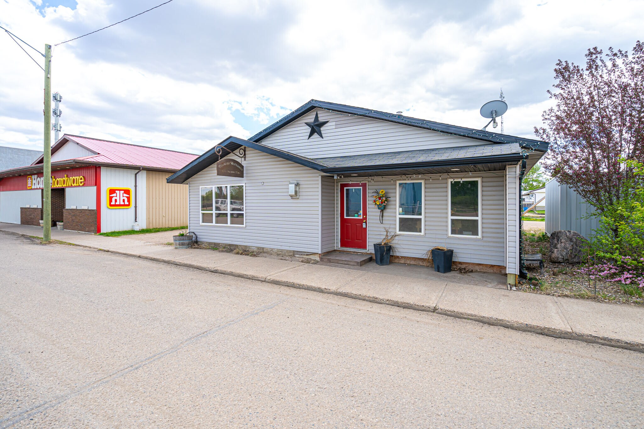 23 Railway Av, Marwayne, AB T0B 2X0 Flex for Sale