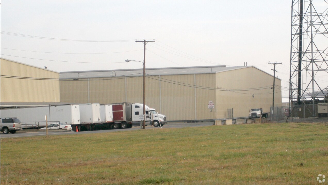 324-326 Moore Ave, Suffolk, VA for lease Building Photo- Image 1 of 3