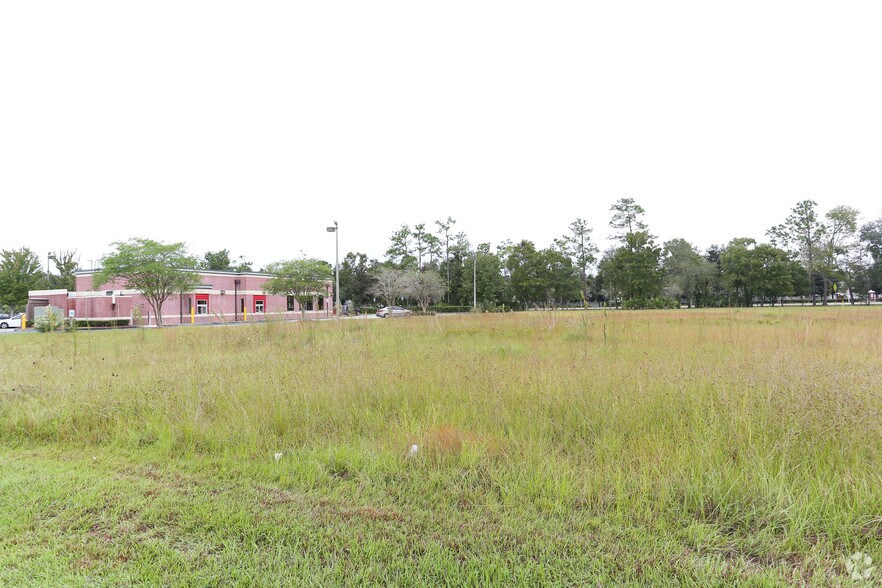 2762 Race Track Rd, Jacksonville, FL 32259