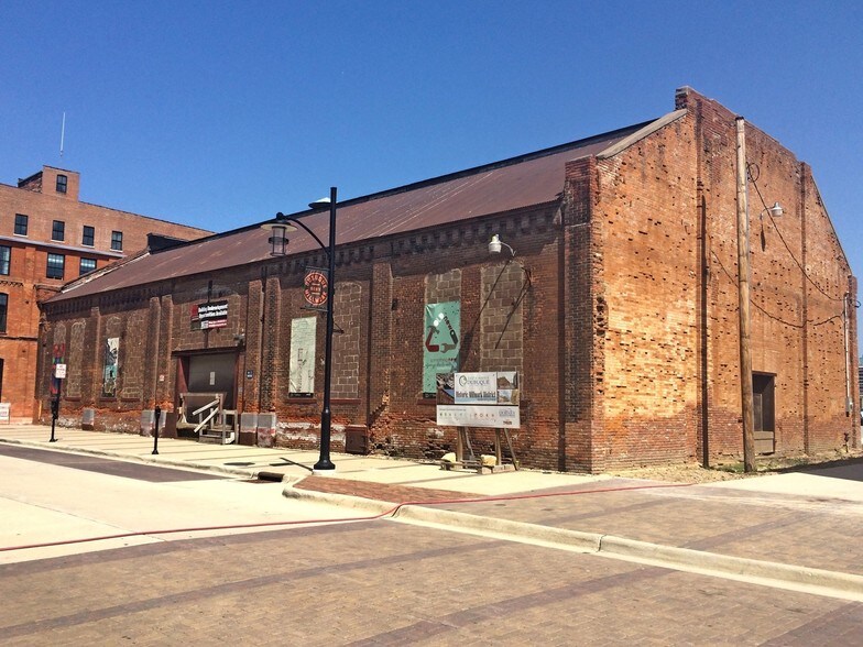 990 Washington St, Dubuque, IA 52001