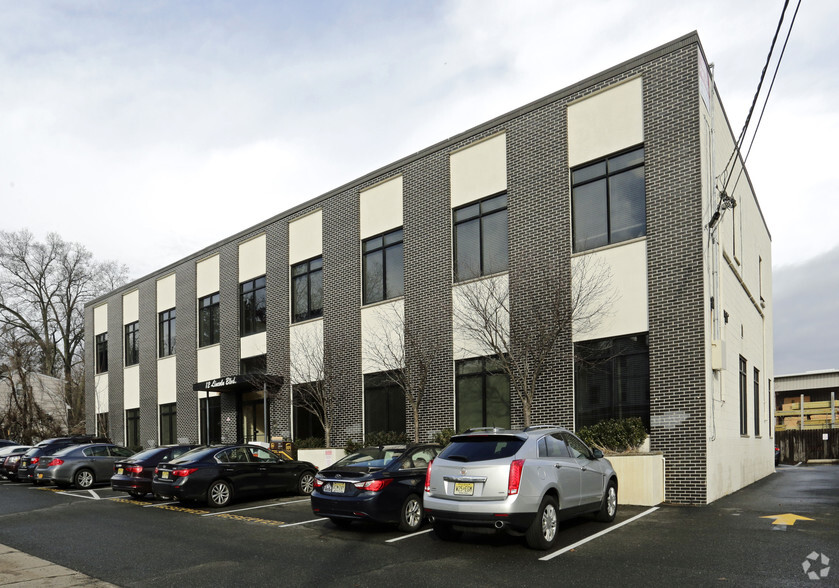 12 Lincoln Blvd, Emerson, NJ for lease - Building Photo - Image 1 of 4