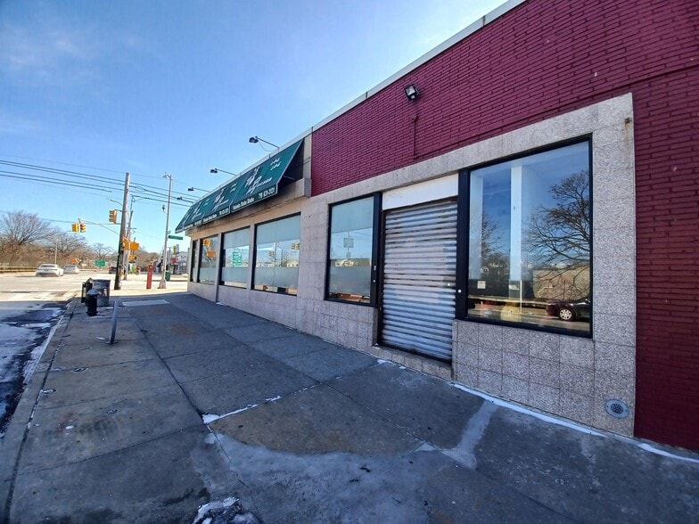 6102 Springfield Blvd, Oakland Gardens, NY for lease - Building Photo - Image 1 of 2