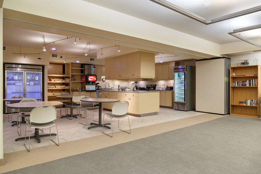 1315 Cornwall Ave, Bellingham, WA for sale - Interior Photo - Image 2 of 8