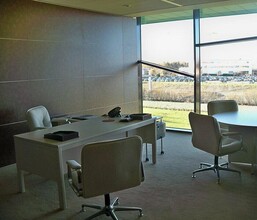 Office in Chartres for lease Interior Photo- Image 2 of 5