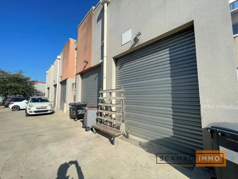 Flex in Villeneuve-le-Roi for sale - Building Photo - Image 1 of 2