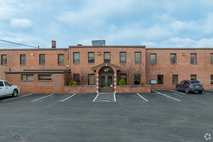 47 Hall St, Medford, MA for lease - Building Photo - Image 2 of 8