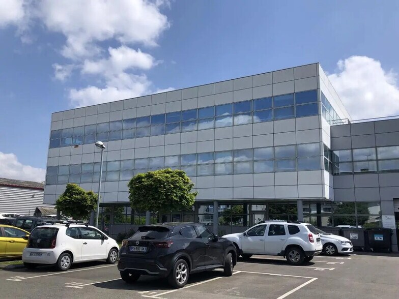 Office in Rennes for lease - Building Photo - Image 2 of 14